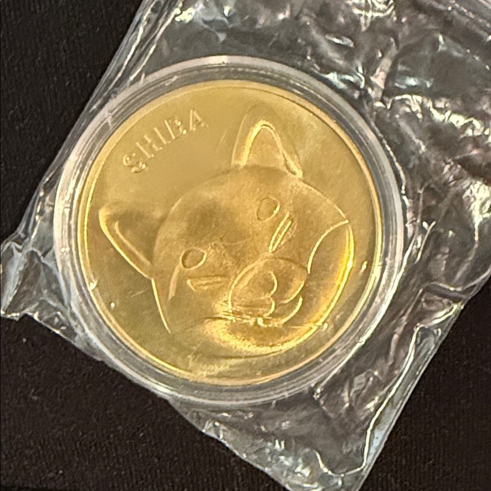 Shiba Inu Gold-Colored Pet Token in clear case